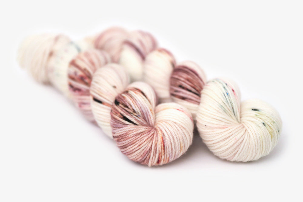speckled hand dyed white pink mauve maroon worsted yarn