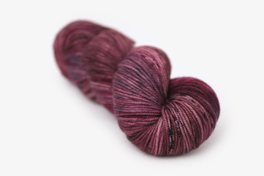speckled hand dyed white pink dark mauve maroon bulky yarn