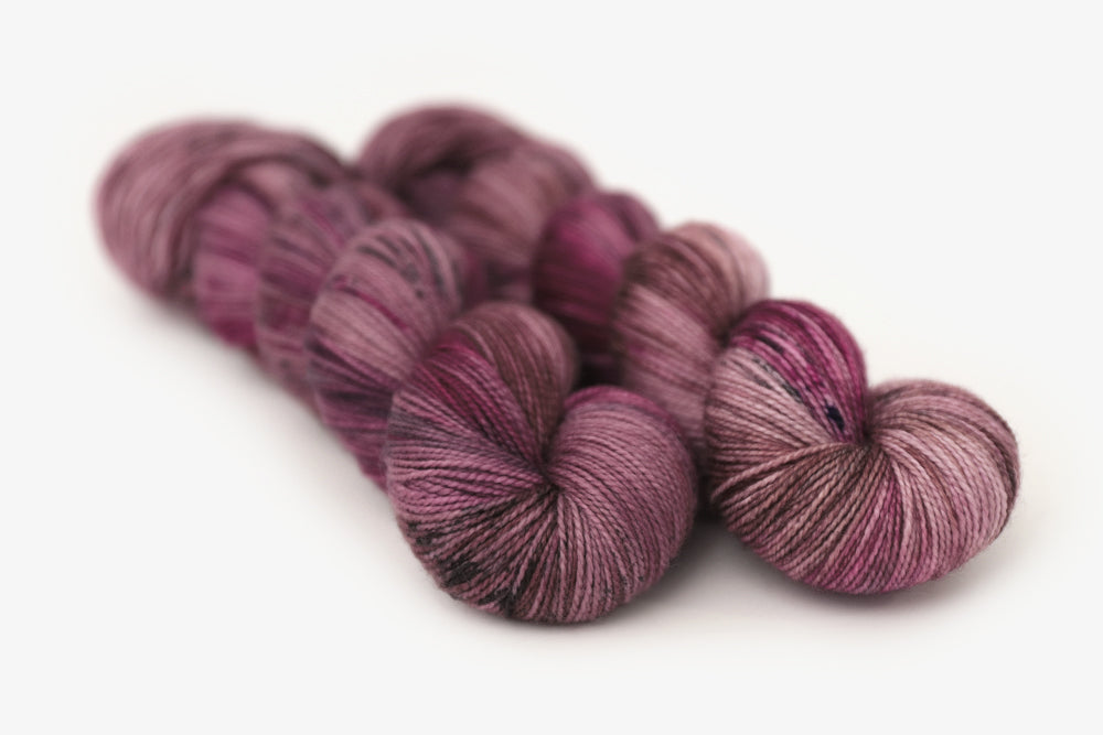 speckled hand dyed white pink dark mauve maroon merino sock yarn