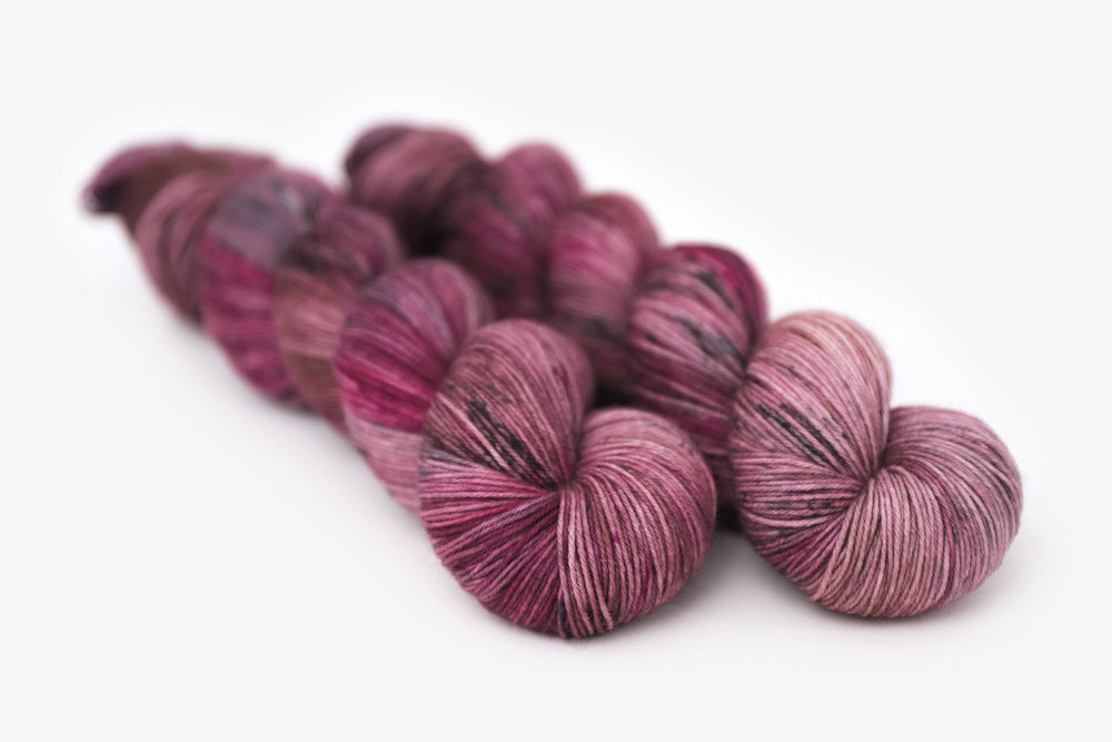 speckled hand dyed white pink dark mauve maroon phyllis sock yarn