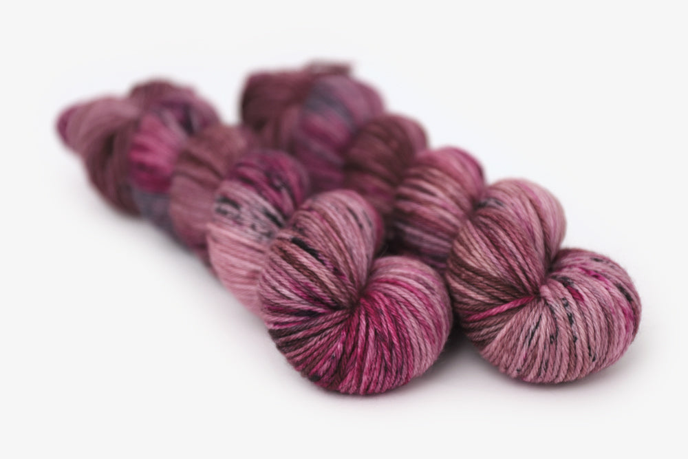 speckled hand dyed white pink dark mauve maroon worsted yarn