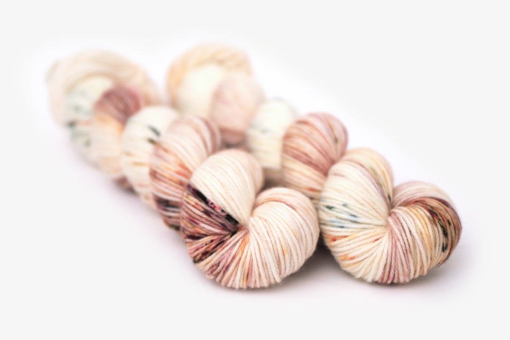 speckled hand dyed white pink mauve dk yarn