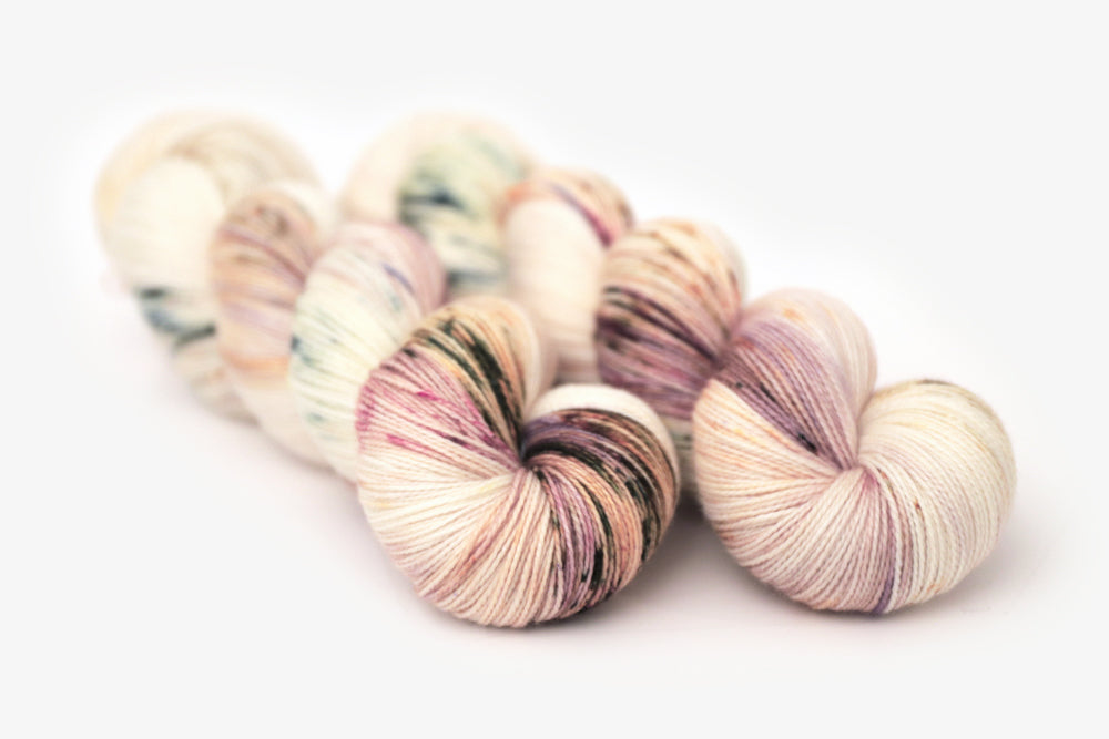 speckled hand dyed white pink mauve spun xl yarn