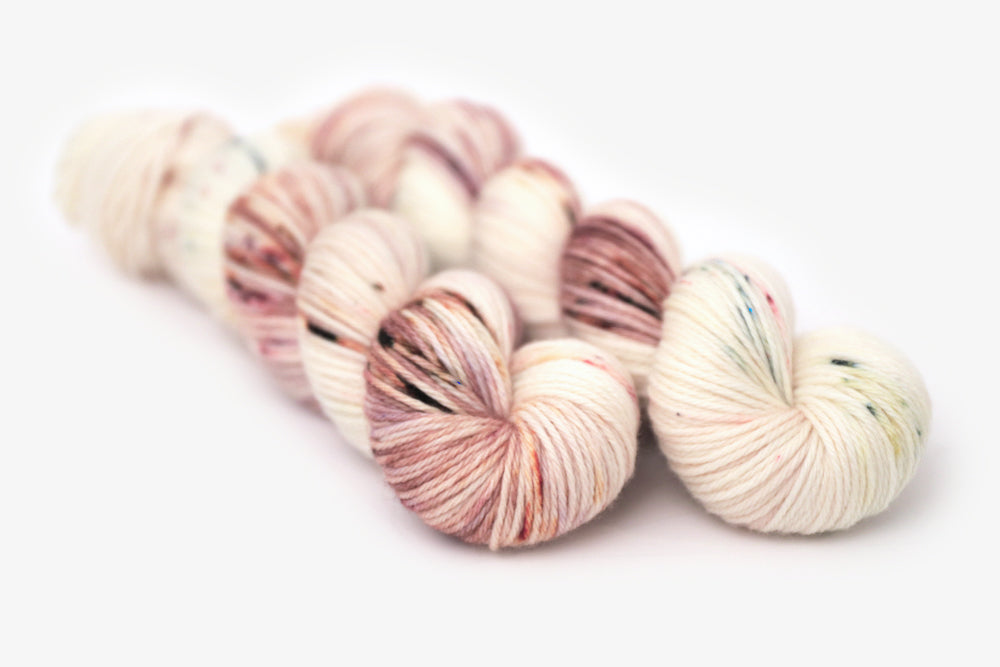 speckled hand dyed white pink mauve worsted yarn