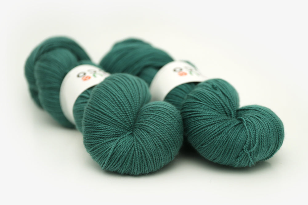 semisolid hand dyed emerald (dark blue green) spun xl yarn